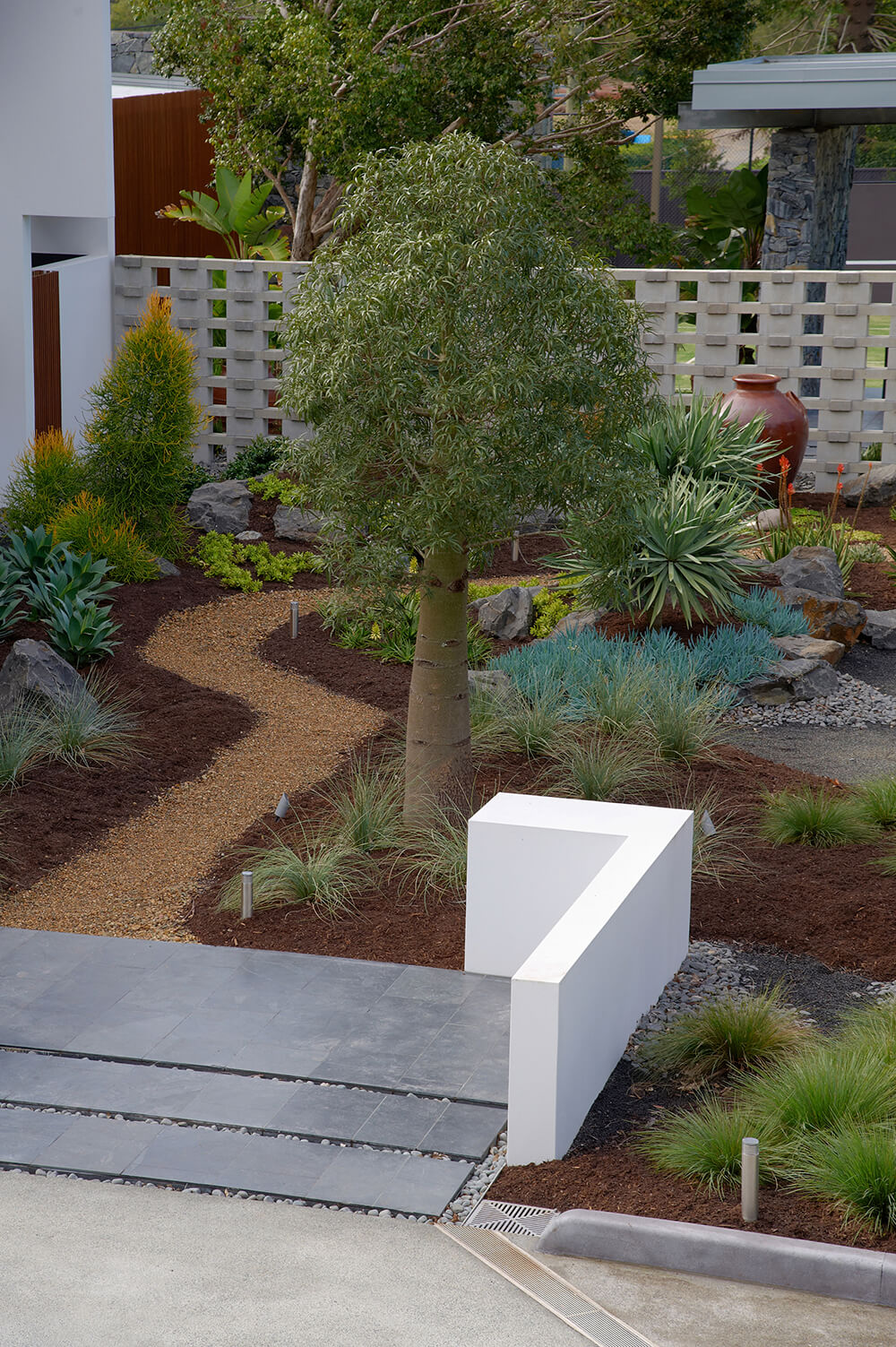 Brookfield contemporary landscaping Boss Gardenscapes