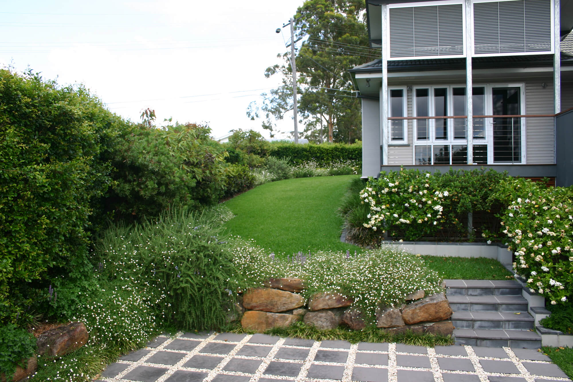 Garden rejuvenation Kenmore Boss Gardenscapes